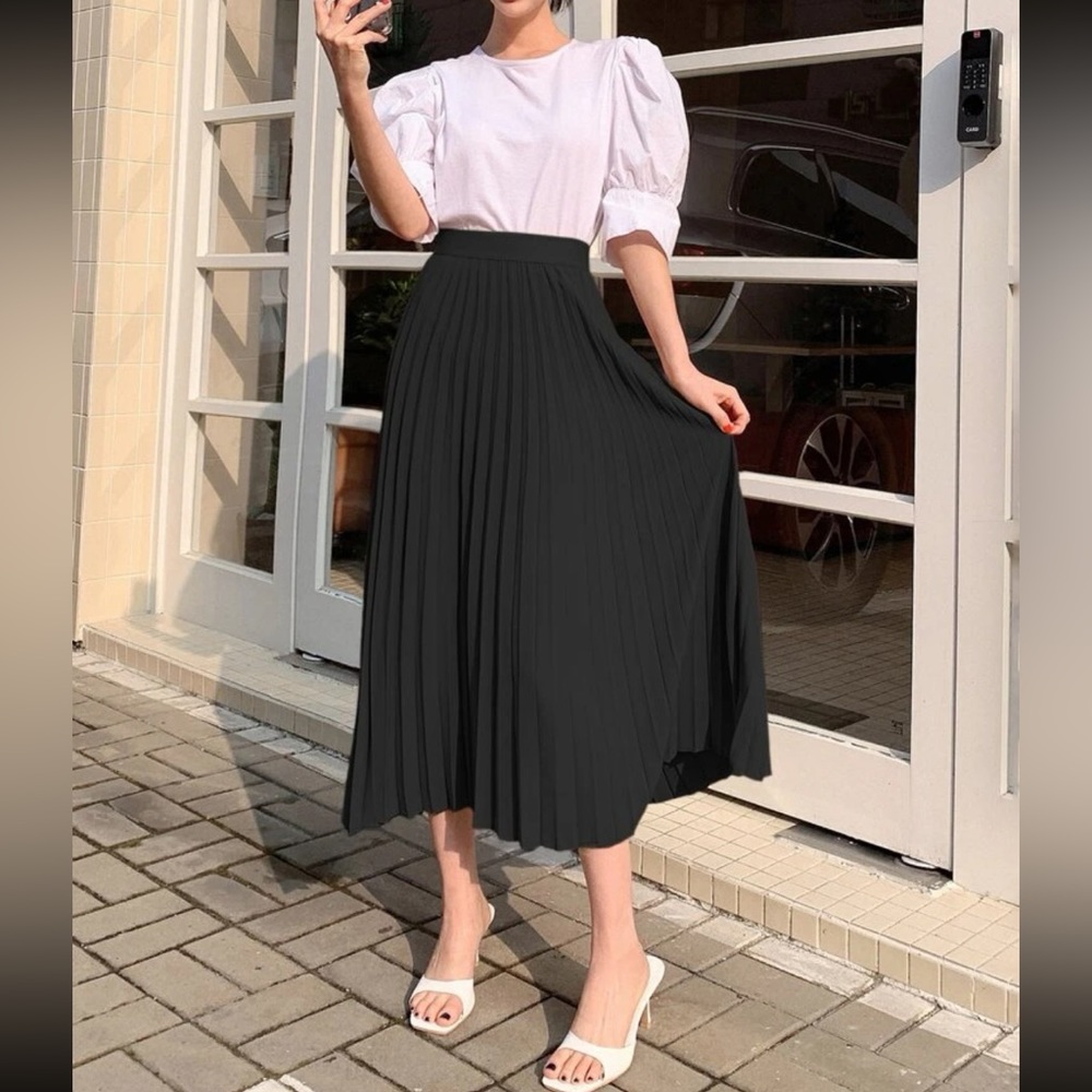Luxe black pleated skirt - Picture 6 of 16
